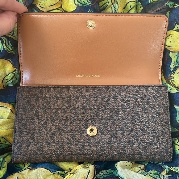 Brand New Michael Kors Brown Acorn Large Trifold Wallet Snap Close Organizer - Picture 11 of 16